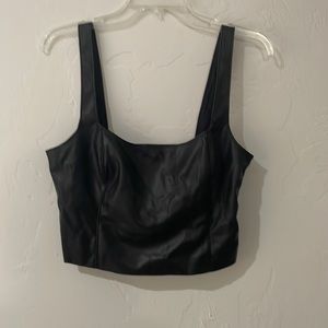 Black cropped tank